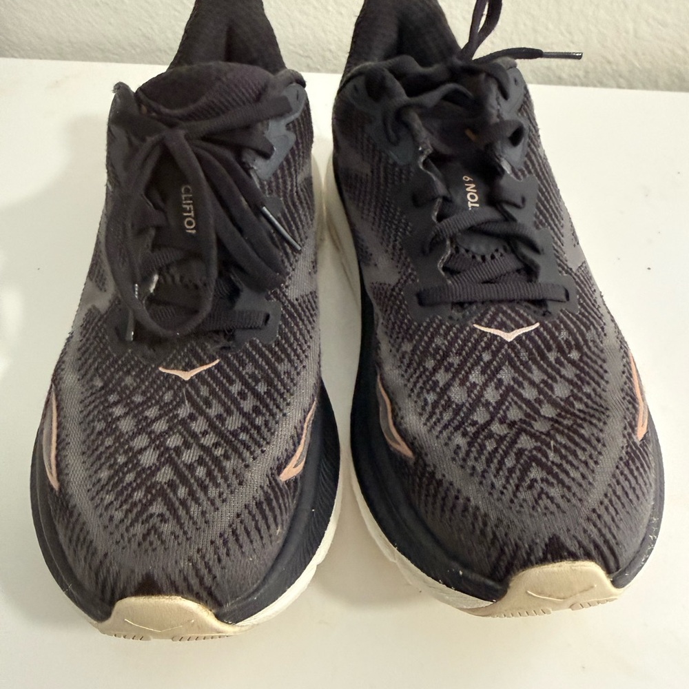 Hoka women size 7 Clifton 9Black and Pink Athletic Shoes - Picture 5 of 8